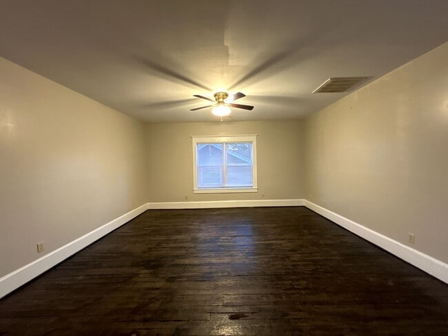 Building Photo - Pre-Leasing for the 26-27 School Year! - J...