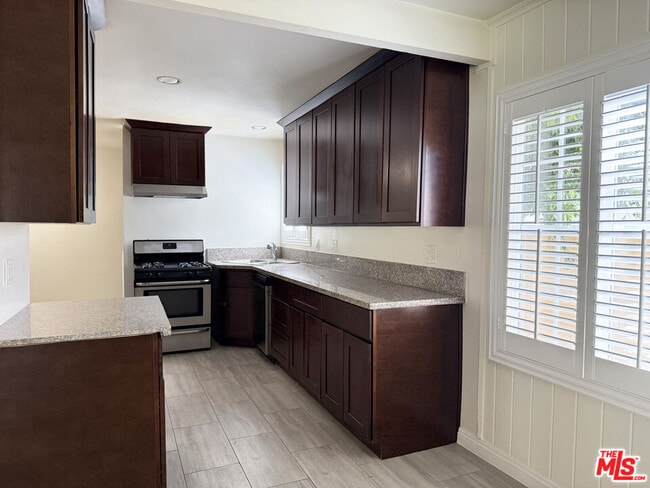 Building Photo - 19023 Cantlay St