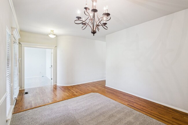 Building Photo - Spacious 4 Bedroom + Bonus Room & Office