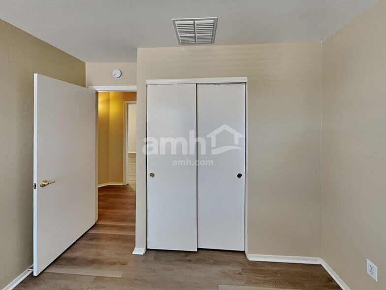 Building Photo - 782 W Calle Ormino