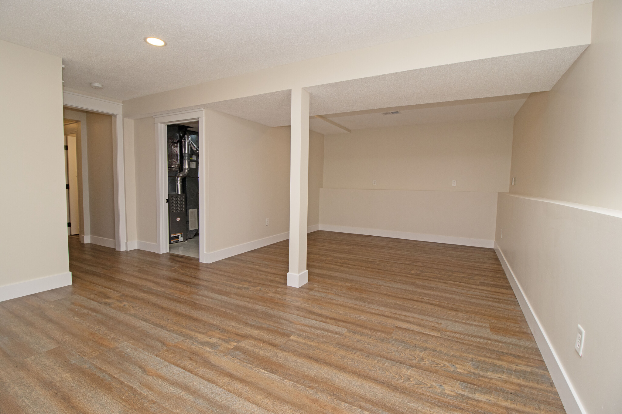 Building Photo - 6082 Kalland Cir NE