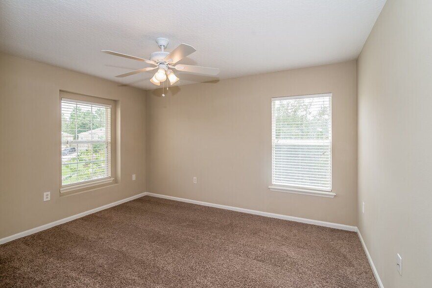 Building Photo - 2300 Justin Lake Dr