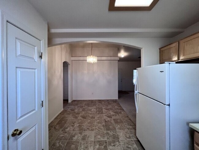 Building Photo - Silver Sands Community Home with fenced Yard 2BR plus bonus area