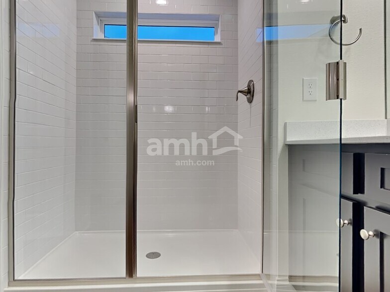 Building Photo - 6154 Little Blf Cir