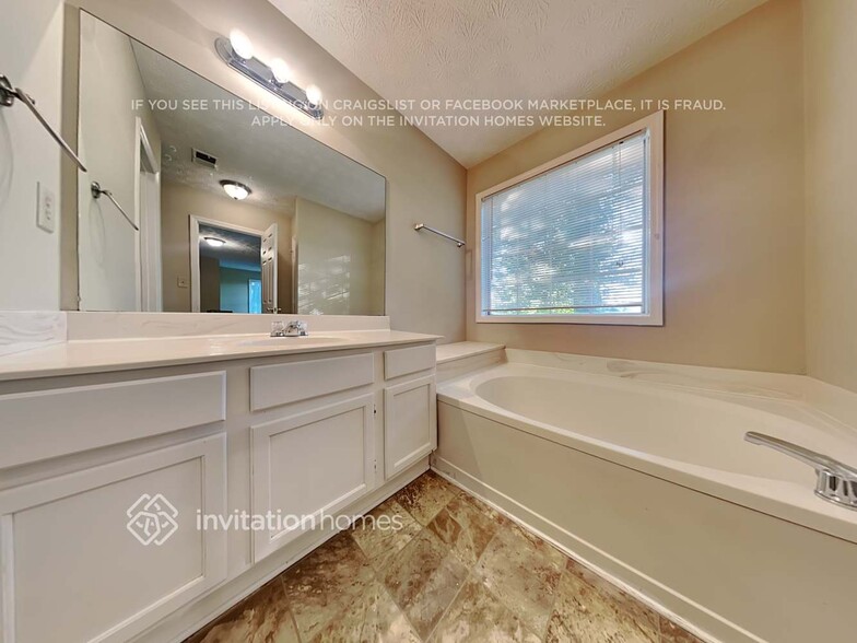 Building Photo - 4026 Paloverde Dr
