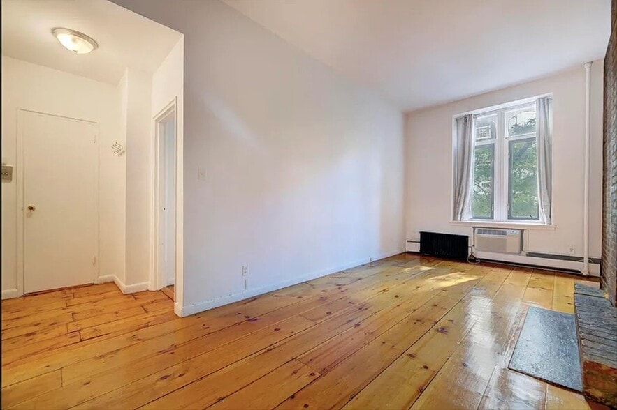 Building Photo - 106 E 30th St