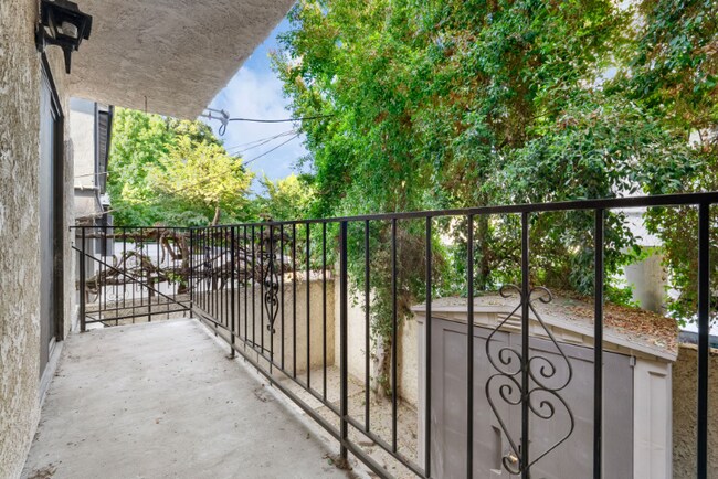 Building Photo - 5240 Whitsett Ave