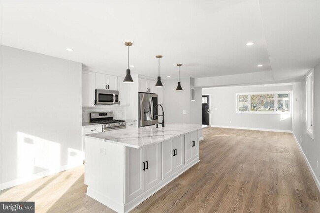 Building Photo - 92 Pennwood Dr