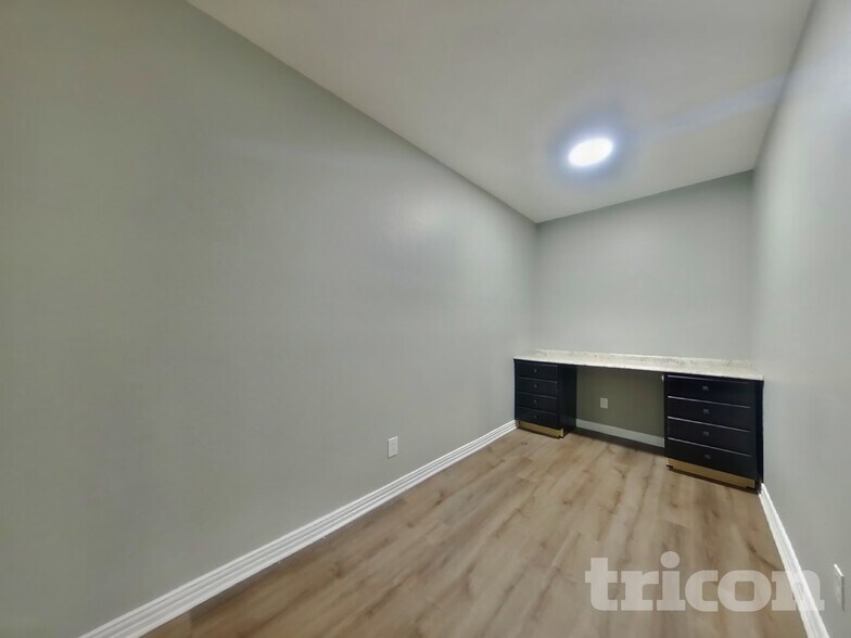 Building Photo - 2309 Green Creek Dr