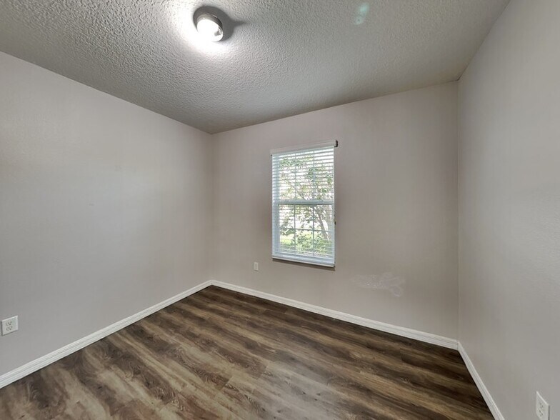 Building Photo - 3074 Brenton Manor Loop