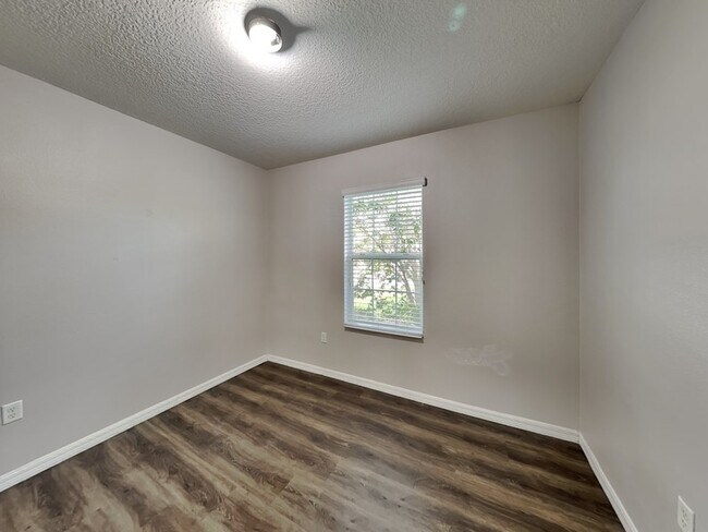 Building Photo - 3074 Brenton Manor Loop