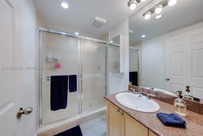 Building Photo - 10350 W Bay Harbor Dr