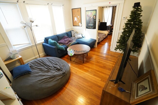 Building Photo - 22 Edison Ave