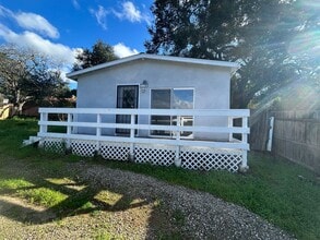 Building Photo - OJAI One bedroom cottage!