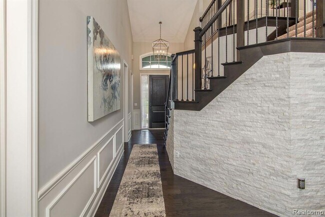 Building Photo - 53081 Enclave Cir