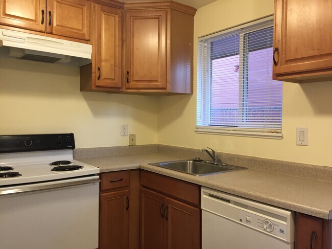 Building Photo - 2217 F St SE