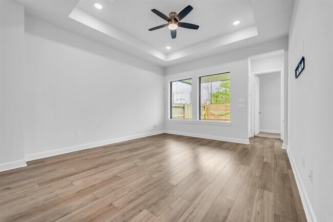 Building Photo - 1535 Park Path Dr