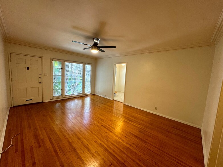 Building Photo - 1271 N Crescent Heights Blvd