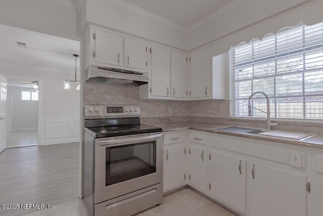 Building Photo - 5020 Brighton Dr