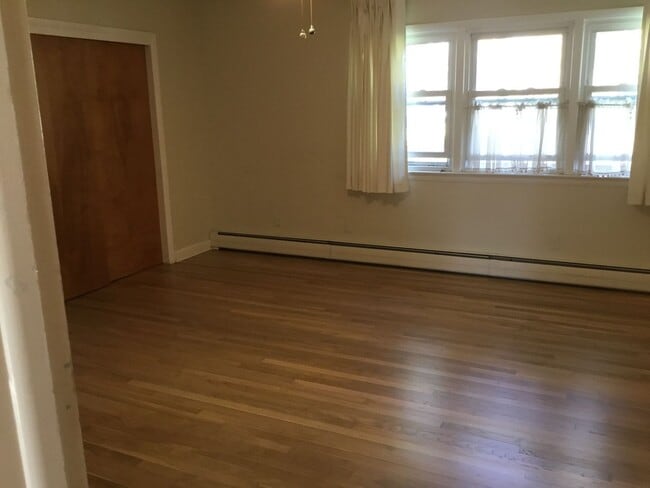 Building Photo - Recently updated ranch in Thoroughgood!