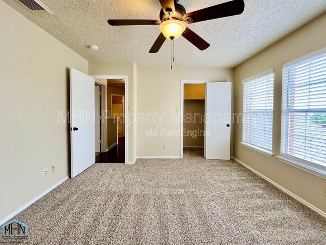 Building Photo - 6106 Secret Shores