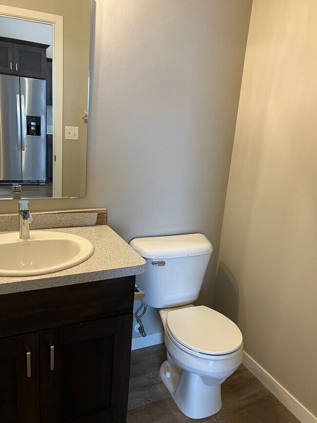 Building Photo - 4 Bed 2.5 Bath Single Family Home