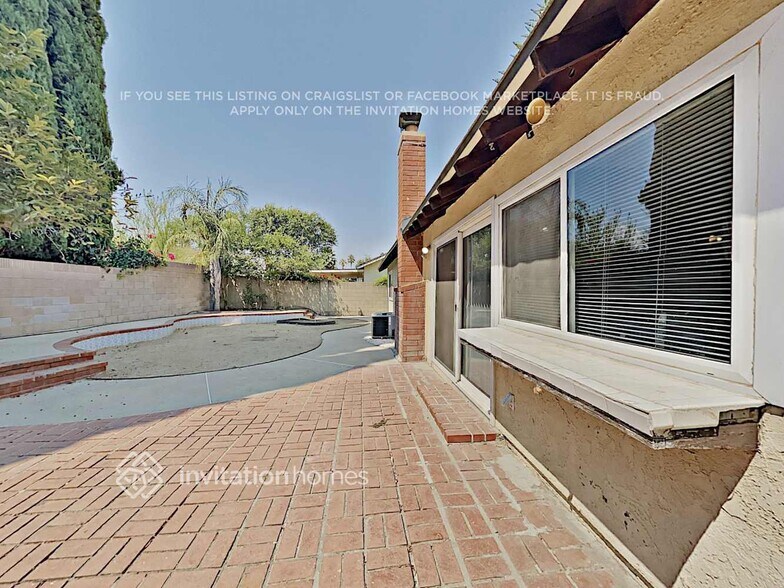 Building Photo - 2725 Greenleaf Ave