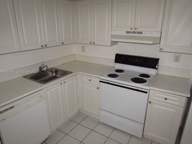 Building Photo - 5100 SW 41st St