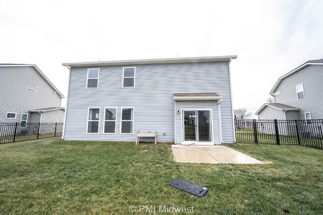 Building Photo - "Charming 4-Bed Home with Spacious 2400 Sq...