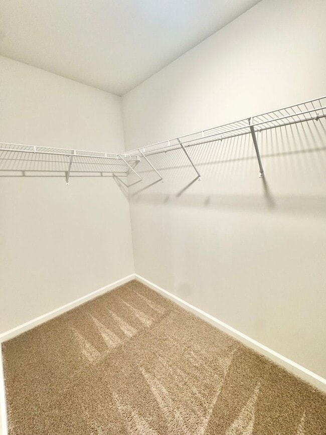 Building Photo - $1,000 off first full months rent with acceptable credit!!! 4 bed 2.5 bath home located in the Wi...