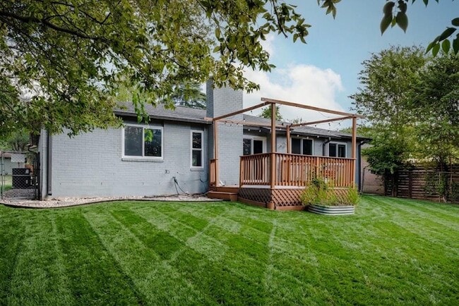 Building Photo - 6101 London Dr