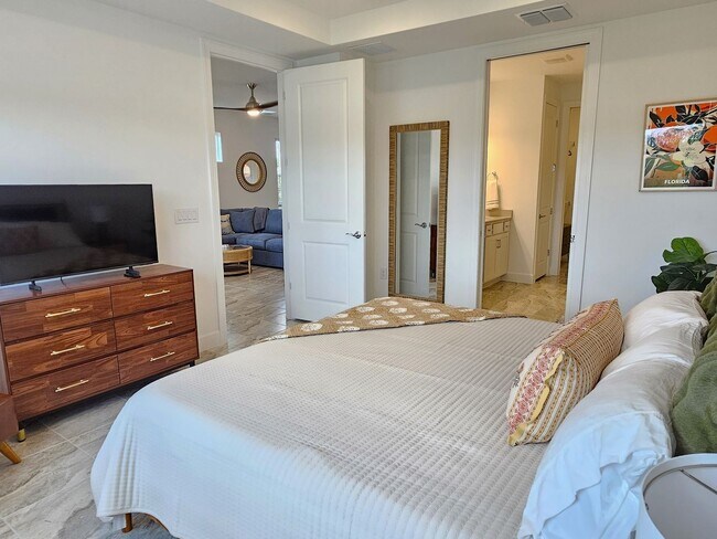 Building Photo - Beautiful Seasonal Englewood Villa- DOG FRIENDLY - new construction with Community Pool! – Locate...