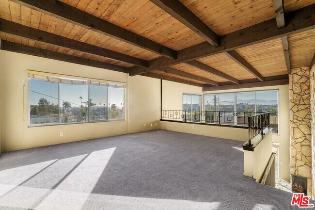 Building Photo - 364 Pershing Dr