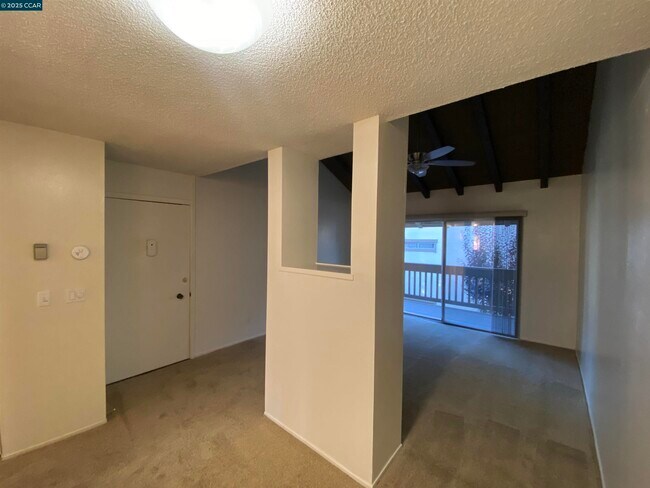 Building Photo - 2730 Oak Rd