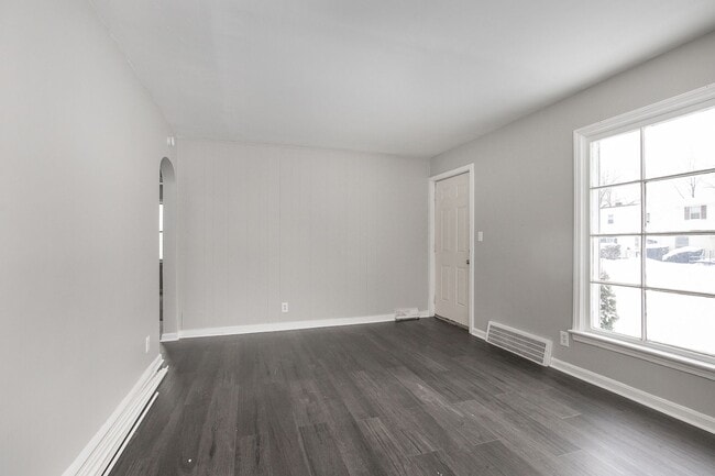 Building Photo - NEWLY RENOVATED! 3-BED, 1 BATH BEAUTIFUL  SINGLE- FAMILY HOME IN MAPLE HEIGHTS!