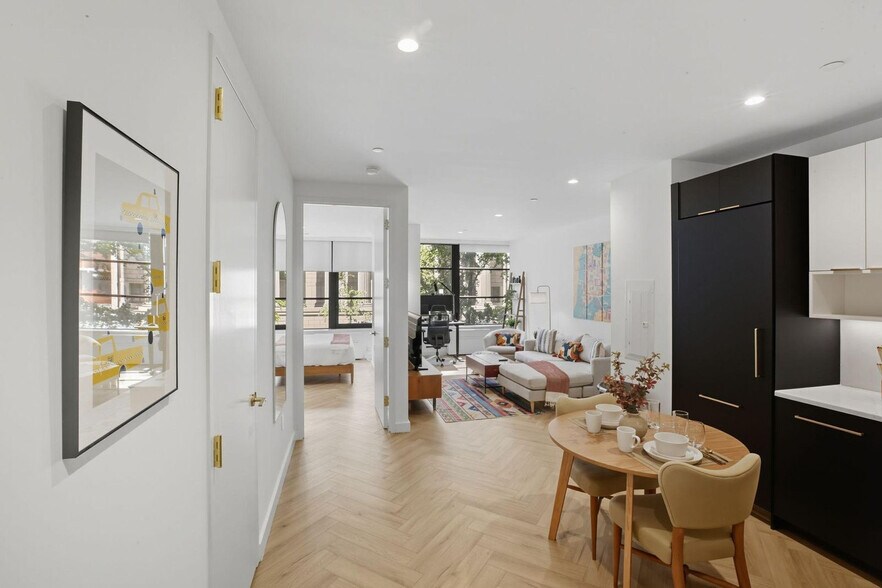 Building Photo - 980 6th Ave