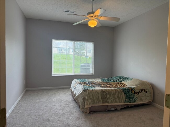 Building Photo - 5840 Bayswater