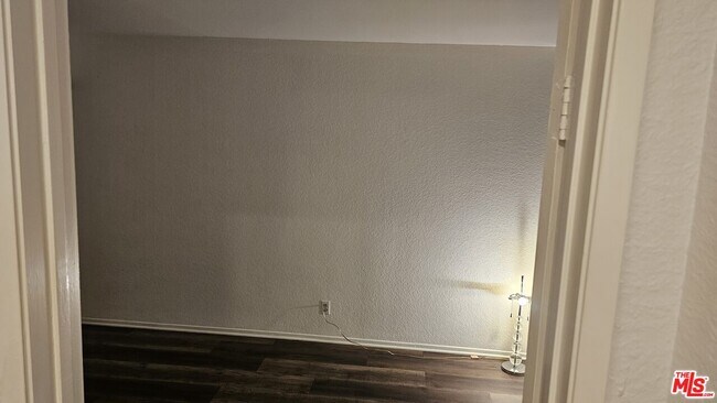 Building Photo - 3851 Amberly Dr