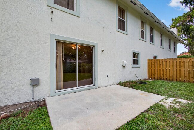 Building Photo - 1135 Staghorn St