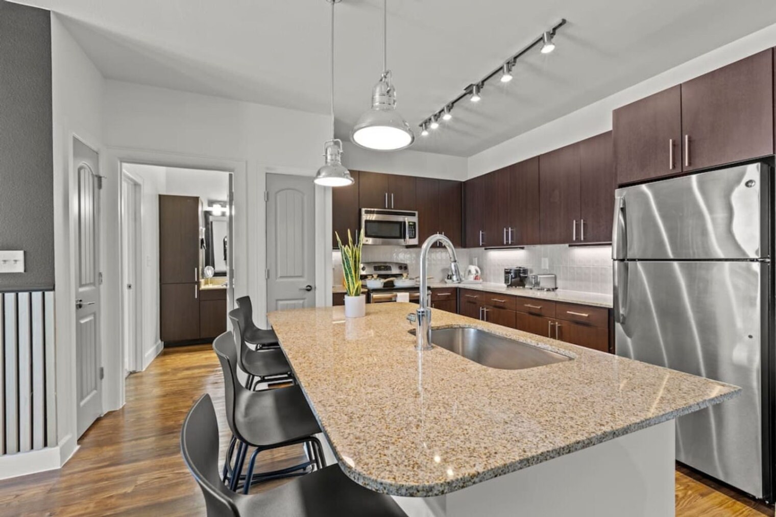 Building Photo - 5250 Town and Country Blvd