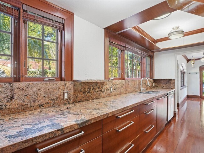 Building Photo - 1137 Asturia Ave