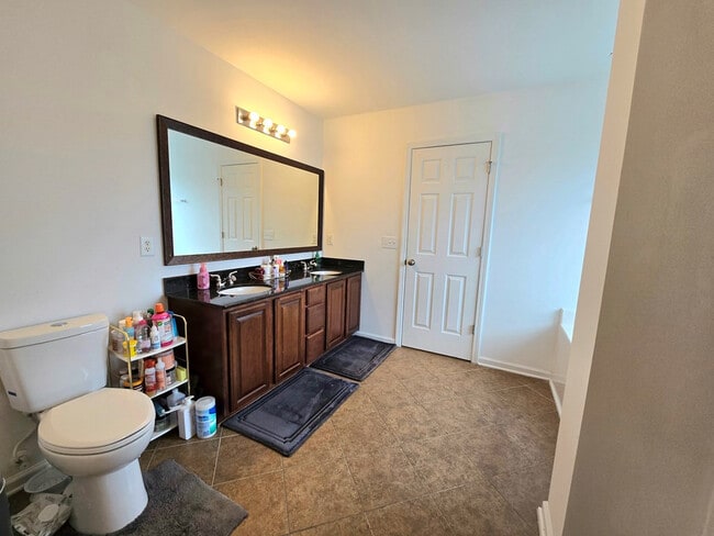 Building Photo - 525 Batty Way