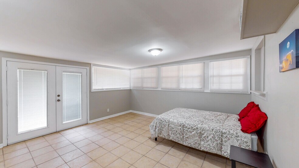 Building Photo - 3661 Glen Mora Dr