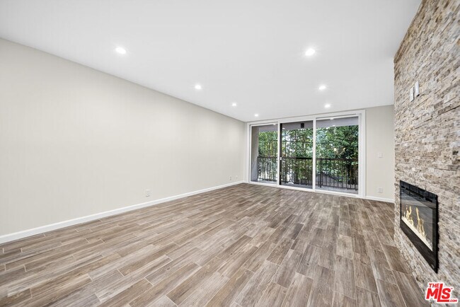 Building Photo - 911 Kings Rd