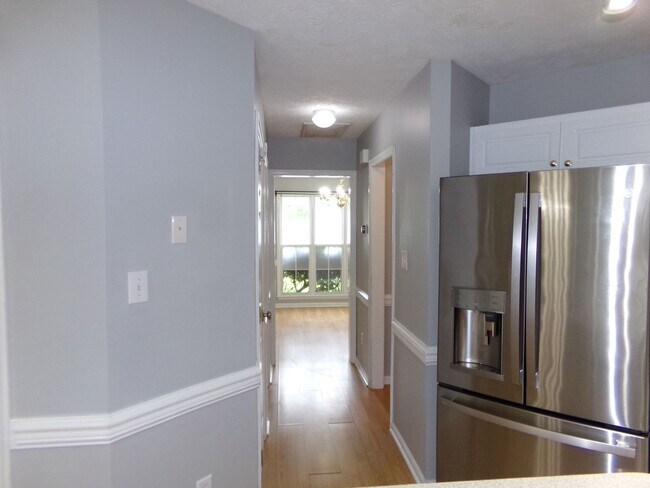 Building Photo - Beautiful 2 story home located on a cul-de-sac