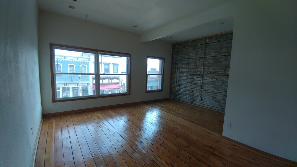 Building Photo - 219 N Franklin St