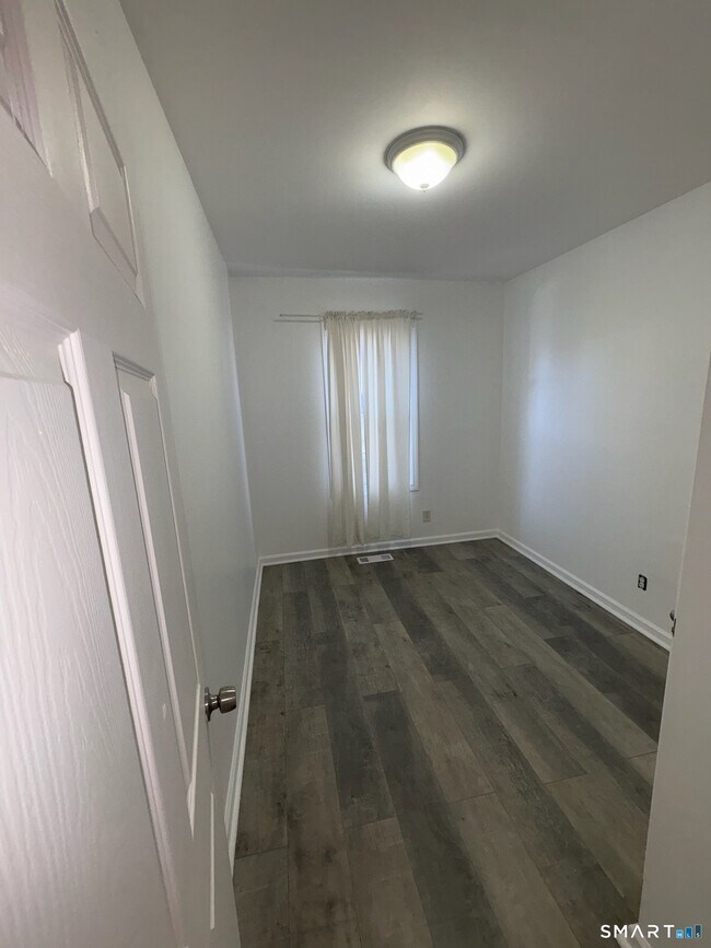 Building Photo - 144 Whittier St