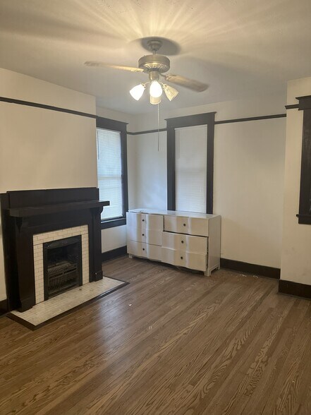 Bed 5 - 111 N Evergreen St