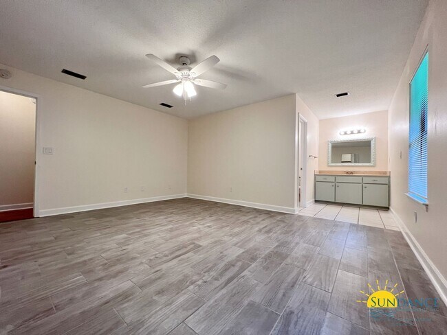 Building Photo - Great 3 bedroom family home in the heart of Destin!