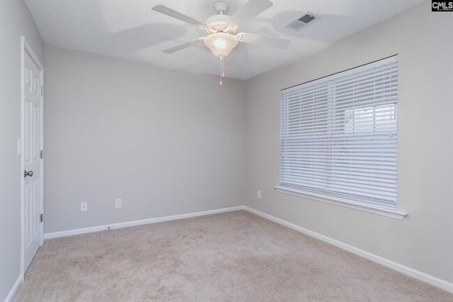 Building Photo - 129 Crickhollow Cir